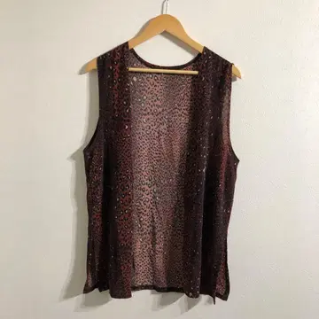 레오파드 무늬 슬리브리스 상의