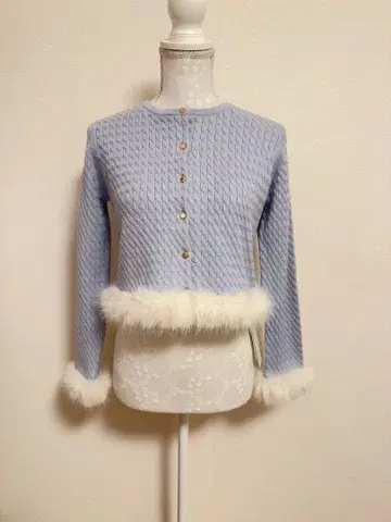 새상품 CELFORD 실크캐시미어 혼방 퍼 트리밍 가디건 SAX