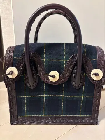 컨디션 최상. 그레이스 콘티넨탈 카빙 백 그린 체크