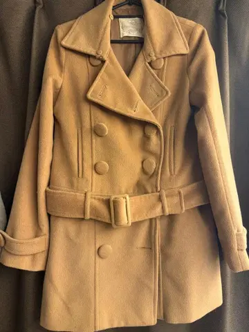 베이지 더블 브레스트 피 코트