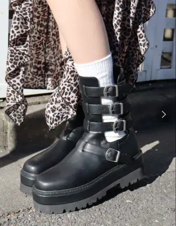 미사용 새상품 에브리리스 버클 모티브 숏부츠