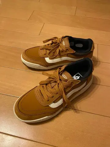 [ 새상품급 ] VANS 타이슨 M.GLD/WHISPER 23cm