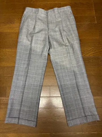 그레이 계열 체크 플리츠 슬랙스