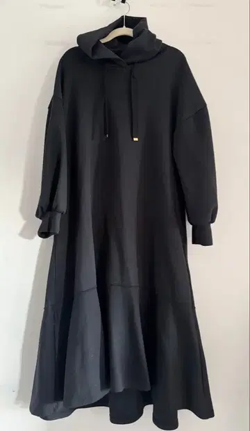 아바하우스 디자인웍스 후드 부착 블랙 롱 원피스