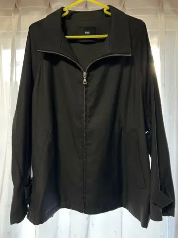 HARE 블랙 자켓 지퍼 포함