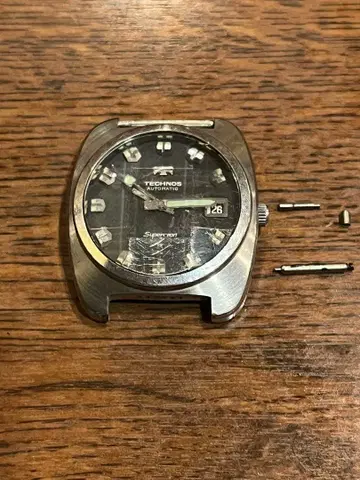 TECHNOS Supertron 자동 와인딩 시계 케이스에 흠집 있음