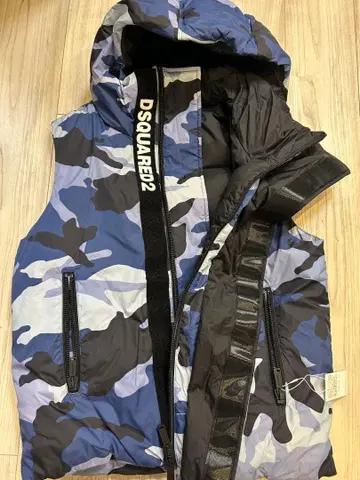 DSQUARED2 카모 패턴 후드 부착 다운 베스트 미사용 새상품