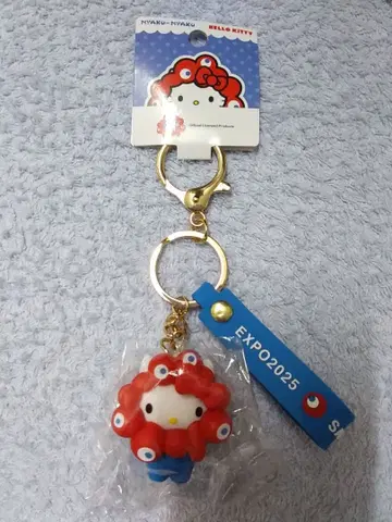 오사카 간사이 박람회 회장 한정판 헬로키티 미야쿠미야쿠 변신 입체 키링