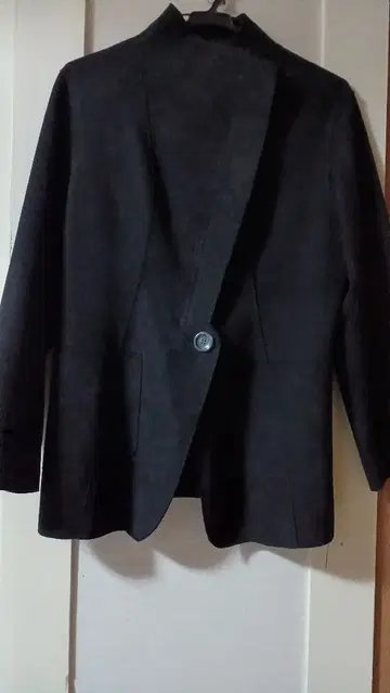 블랙 스웨이드풍 싱글 변형 블레이저