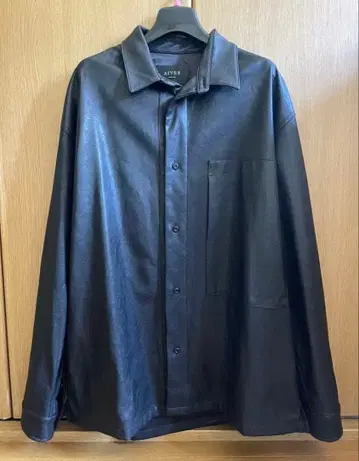 AIVER 블랙 가죽 셔츠 버튼 포함