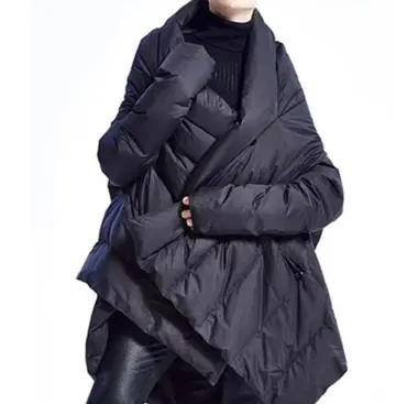 비대칭 블랙 다운 코트