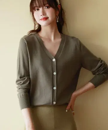 완판템 택 포함 새상품 SAISON DE PAPILLON 가디건 카키