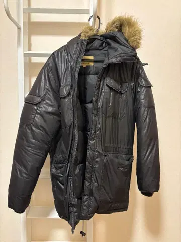 AVIREX 블랙 다운 자켓 L 사이즈