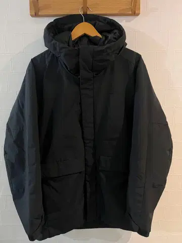 유니클로 하이브리드 블랙 다운 자켓