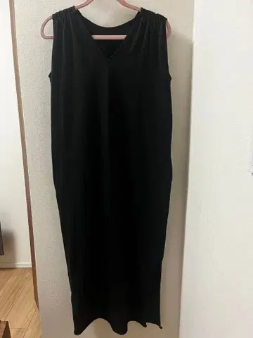 론 헤르만 블랙 슬리브리스 롱 원피스 V넥