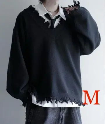 [cussil] M 사이즈 V넥 데미지 니트