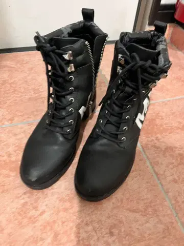 마이클코어스 로고 MK 블랙 부츠