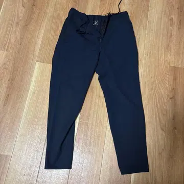 뉴발란스 더 시티 슬랙스 S 네이비