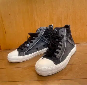 ZARA 새상품급 비쥬 장식 그레이 하이컷 스니커즈