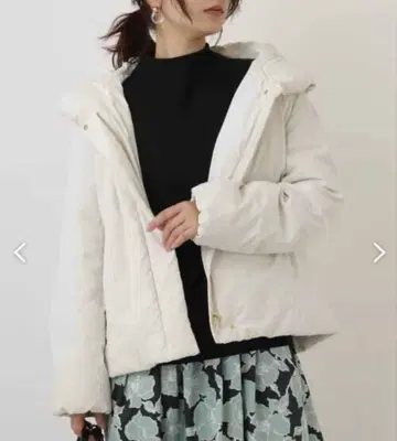 숄카라 다운 자켓 a.v.v 화이트