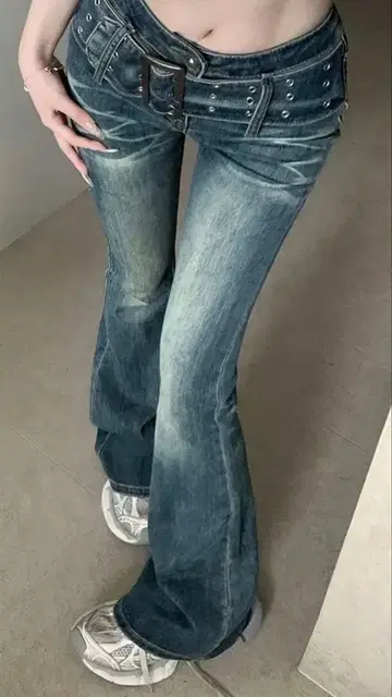 하이웨스트 플레어 데님 팬츠 M 사이즈