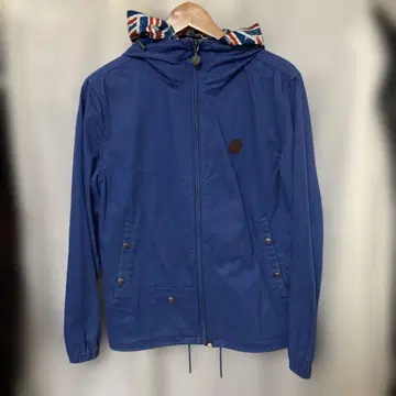 프리티 그린의 자켓