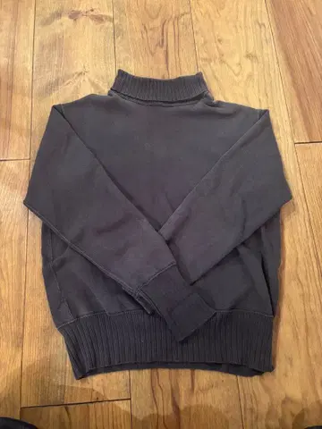 WORKERS 터틀넥 RAF 스웨터