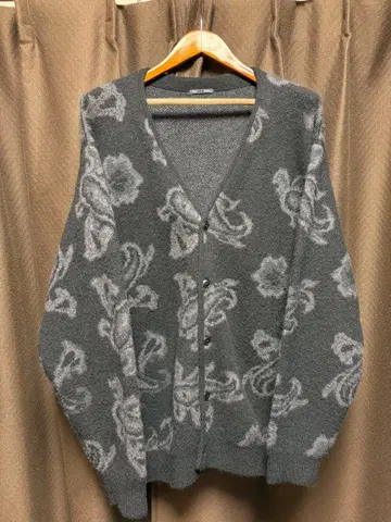 지유 GU 블랙 페이즐리 V넥 니트 가디건 완판