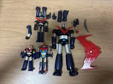 정크 모음 초합금 마징가 Z, 그레이트 마징가, 콤바트라 V 부품 다수
