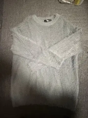 그레이 퍼 느낌 니트 스웨터