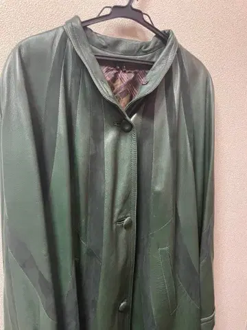 그린 가죽 롱 자켓 스트라이프 디자인