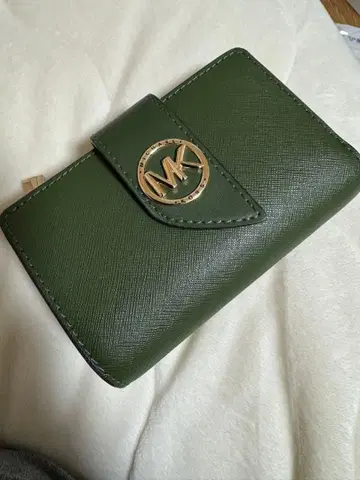 MICHAEL KORS 올리브 그린 접이식 지갑
