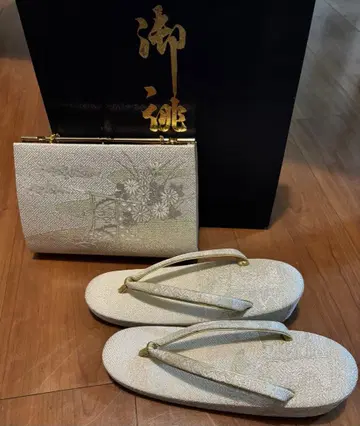 화이트 일본 의류 신발 백 포함