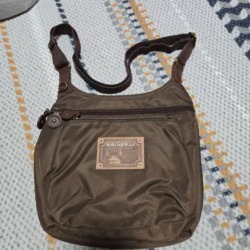 브라운 나일론 숄더백