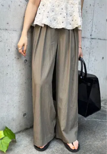 새상품급 doudou 샴브레이 턱 와이드 팬츠 베이지 TM