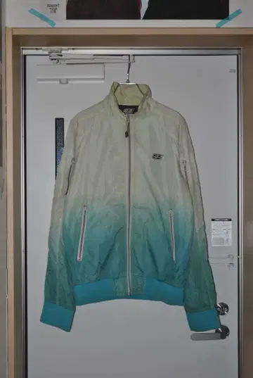 5 나일론 자켓 M 사이즈 그라데이션