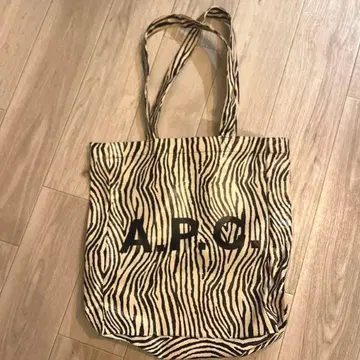 A.P.C. 제브라 패턴 리사이클 가죽 토트백