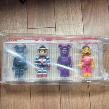 맥도날드 고질라 베어브릭 4체 세트