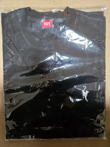 ITZY Tunnel vision T셔츠 미개봉