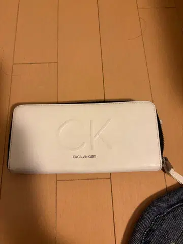 CK CALVIN KLEIN 화이트 장지갑