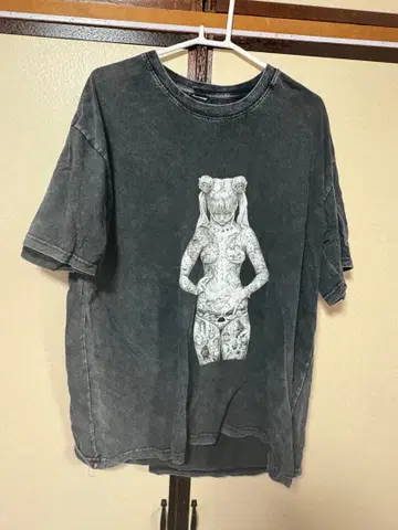 타투 아트 그레이 T셔츠 L 사이즈