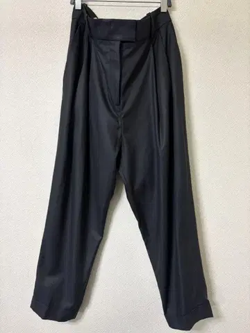 COS 코튼 리오셀 테이퍼드 팬츠 블랙 40