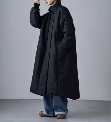 퀼팅 절개 오프라인 롱 코트 M 사이즈