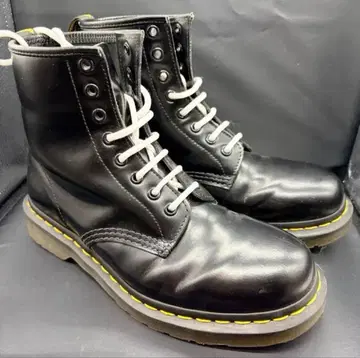 닥터마틴 8홀 부츠 새상품급
