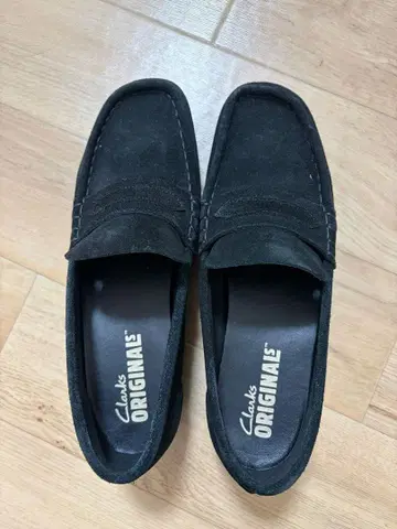 Clarks Originals 블랙 로퍼