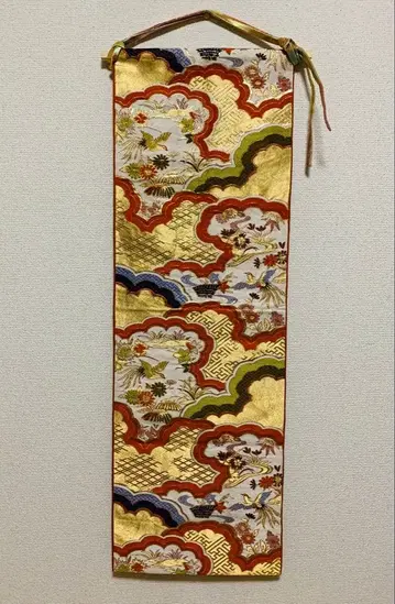 골드 컬러의 물결 무늬 봉황이 흩날리는 태피스트리 20258