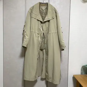 베이지 롱 코트 퀼팅 안감 탈부착 가능
