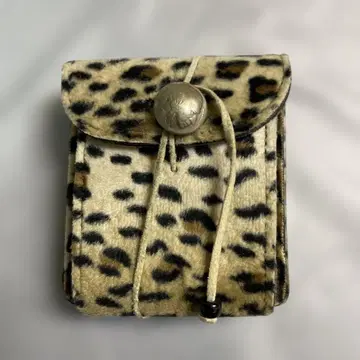 레오파드 무늬 장지갑