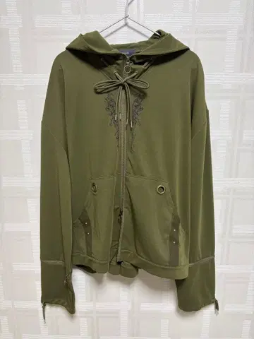 [ Ozz On ] ozz conte 후드티 (카키)