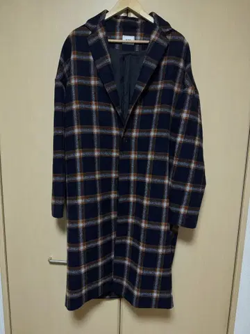 WHO'S WHO gallery 체스터 코트